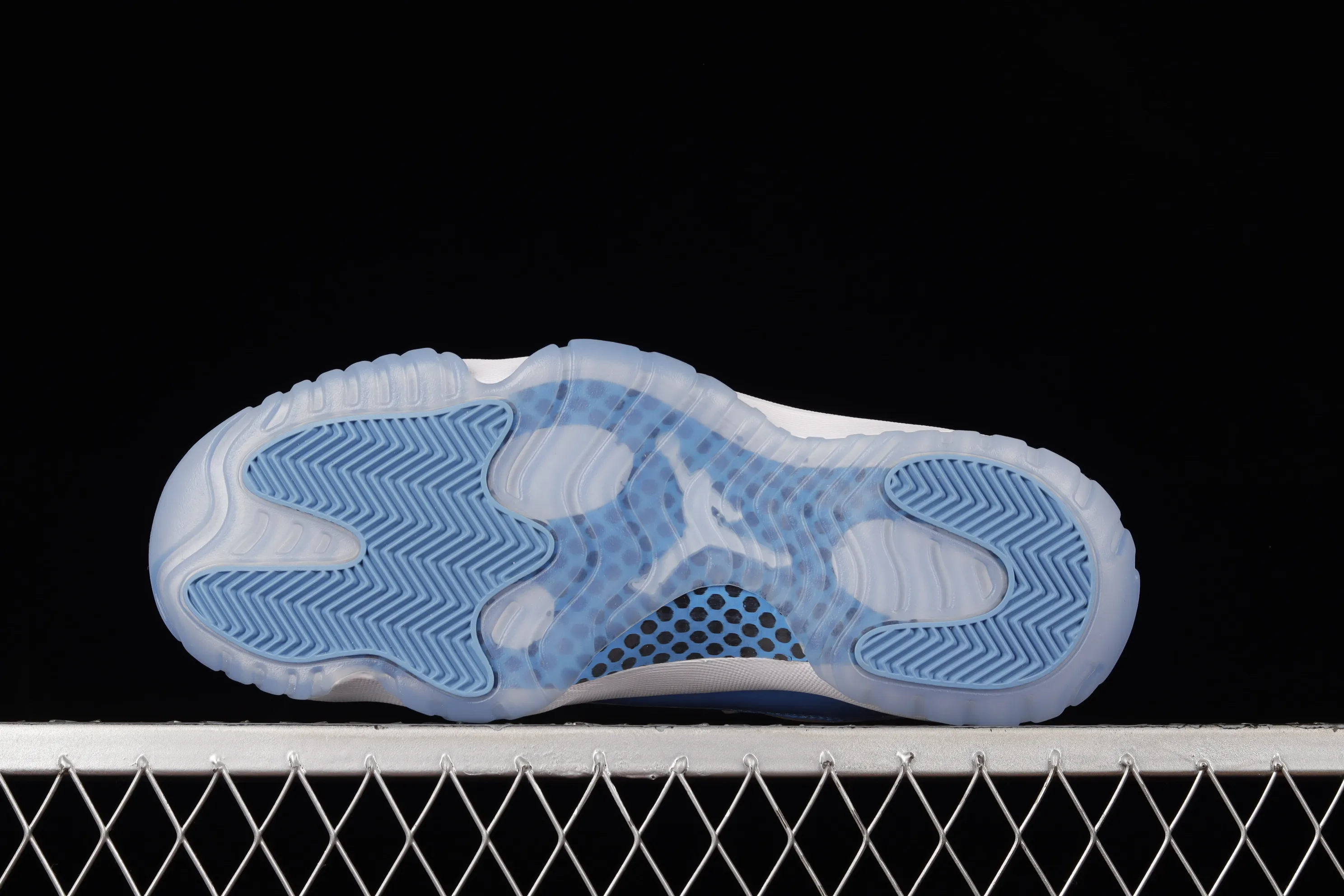 All categories Air Jordan Jordan series basketball shoes Air Jordan 11 F version Air Jordan 11 Low "Carolina" AJ11 Joe 11 white and blue first layer genuine carbon 528895-106